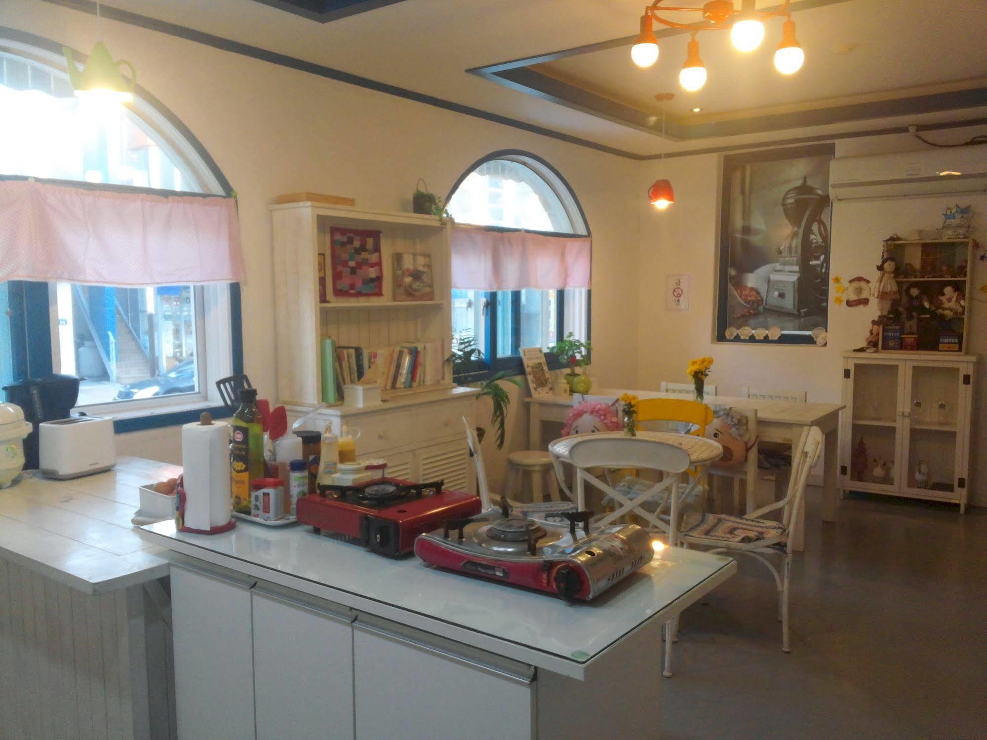 Marine Guesthouse Sokcho Extérieur photo