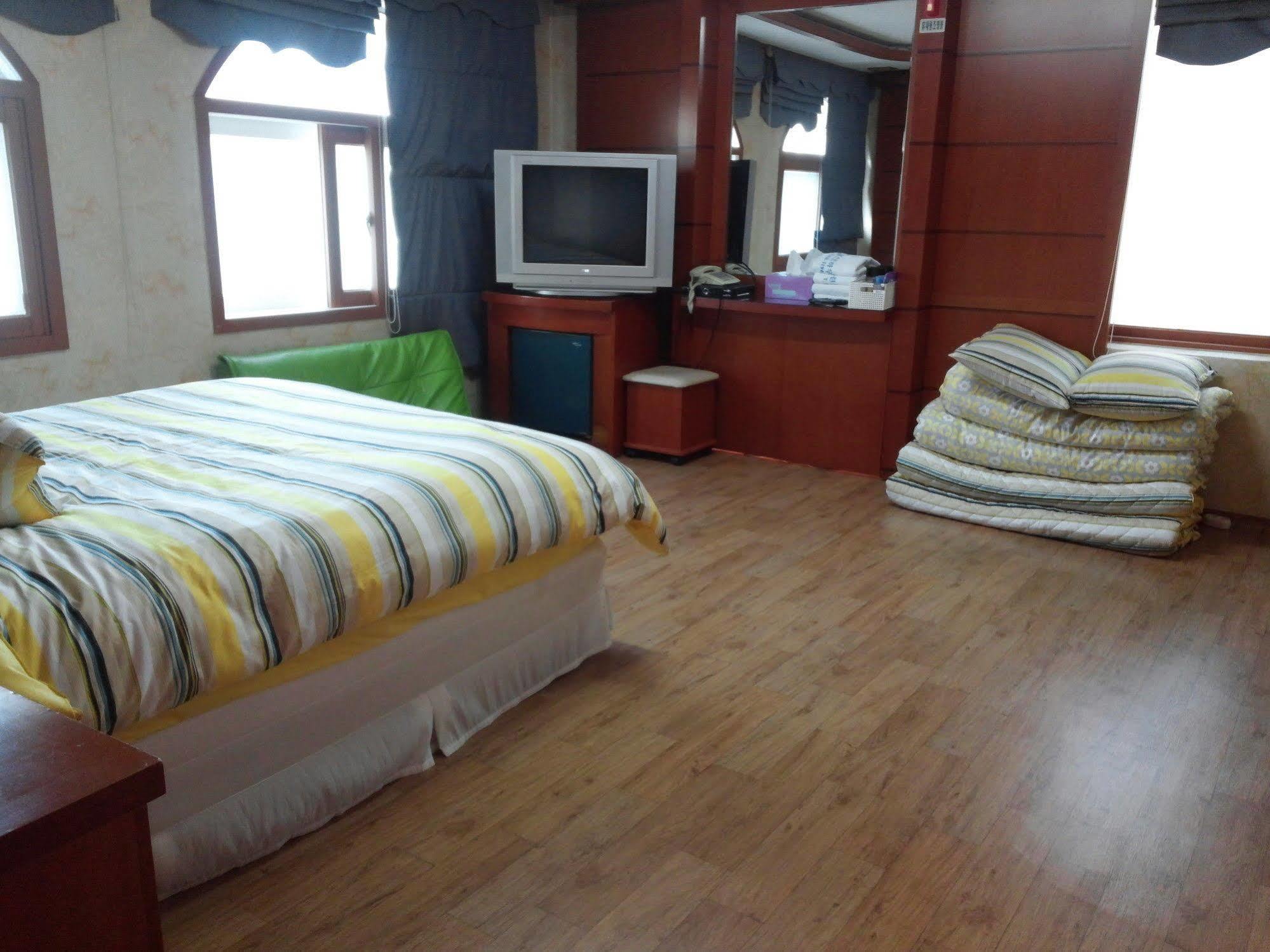 Marine Guesthouse Sokcho Extérieur photo