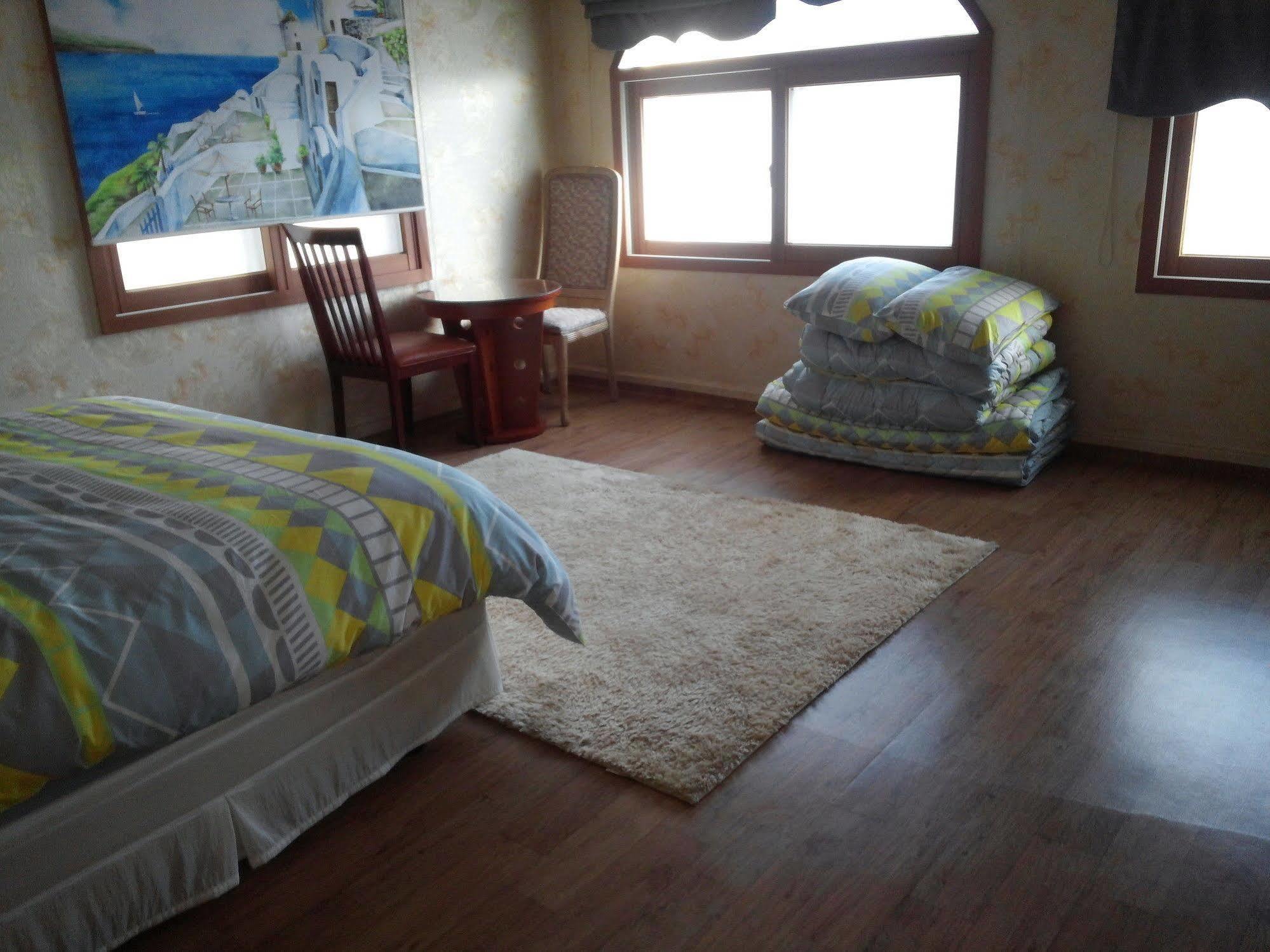 Marine Guesthouse Sokcho Extérieur photo