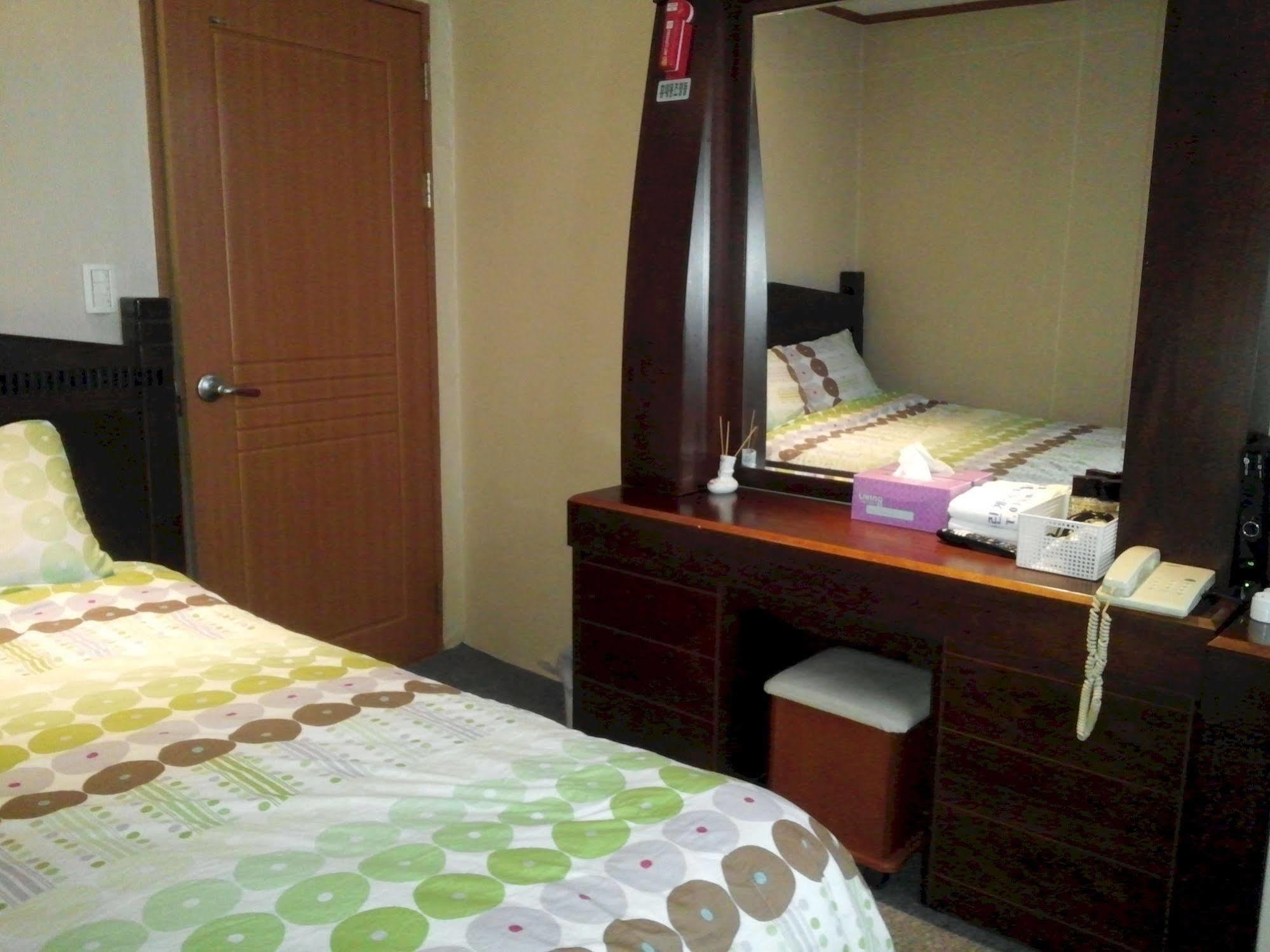 Marine Guesthouse Sokcho Extérieur photo