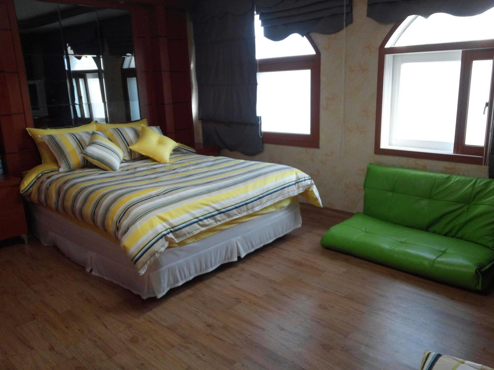 Marine Guesthouse Sokcho Extérieur photo